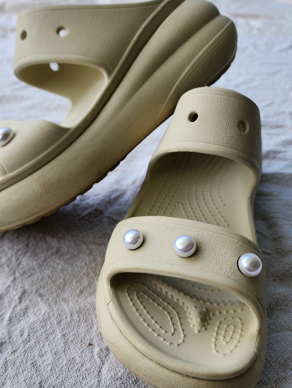 Crocs Iconic Comfort Platform Women's Slip-On Clog - Cream
